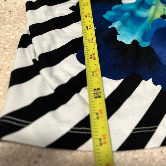 3x25* Investments Blue Floral Top B&W Stripes Size Small Stretchy & Elegant - Picture 2 of 15